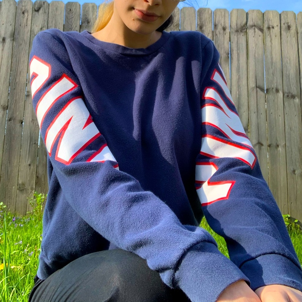 PINK Victoria’s Secret crop top Sweater